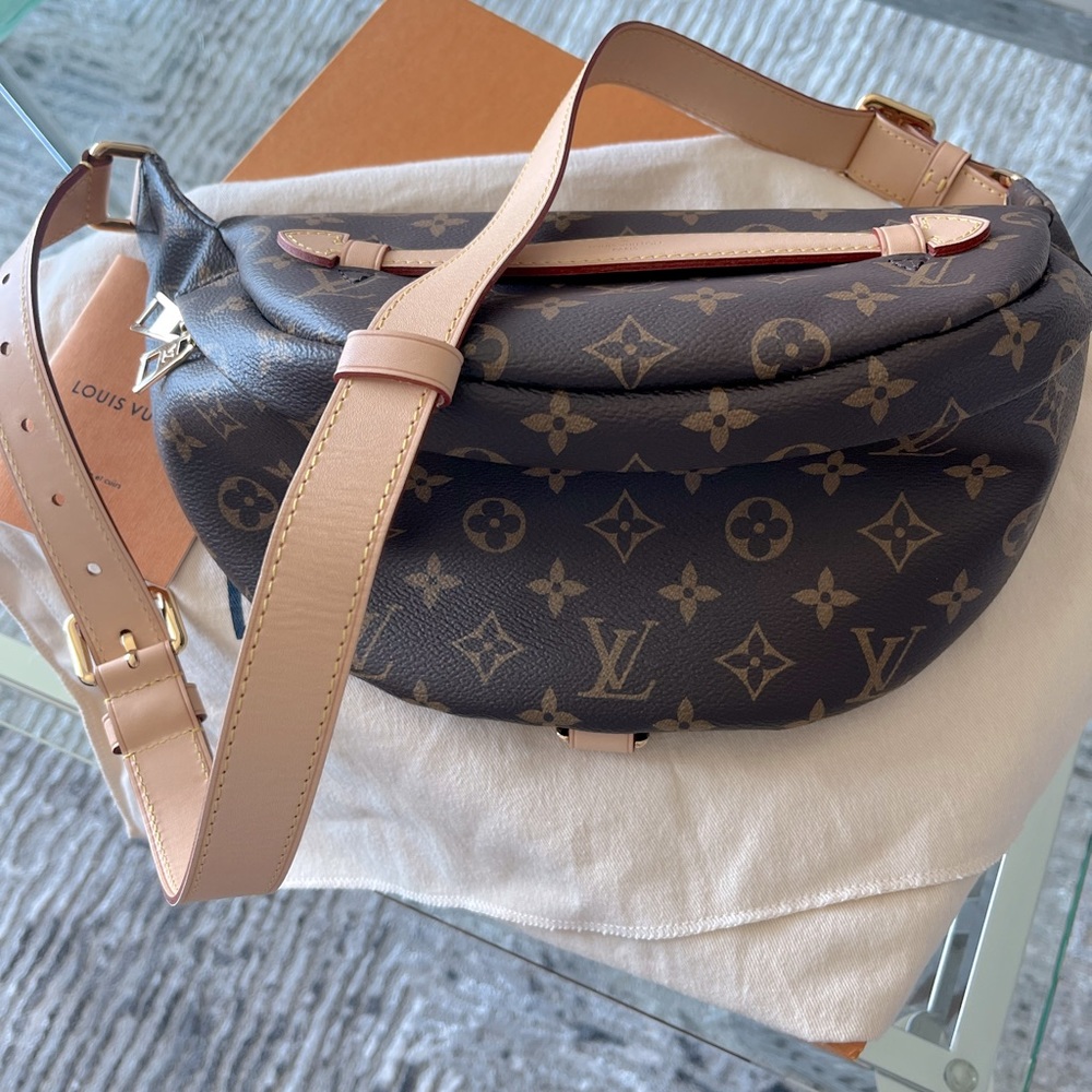 Louis Vuitton bumbag maybe used once…smells brand new( look at pics)